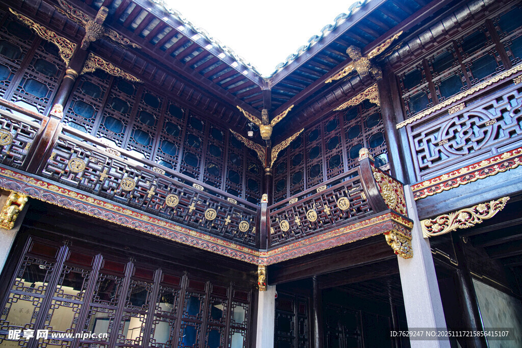 天一阁中式古建筑精美窗格内景