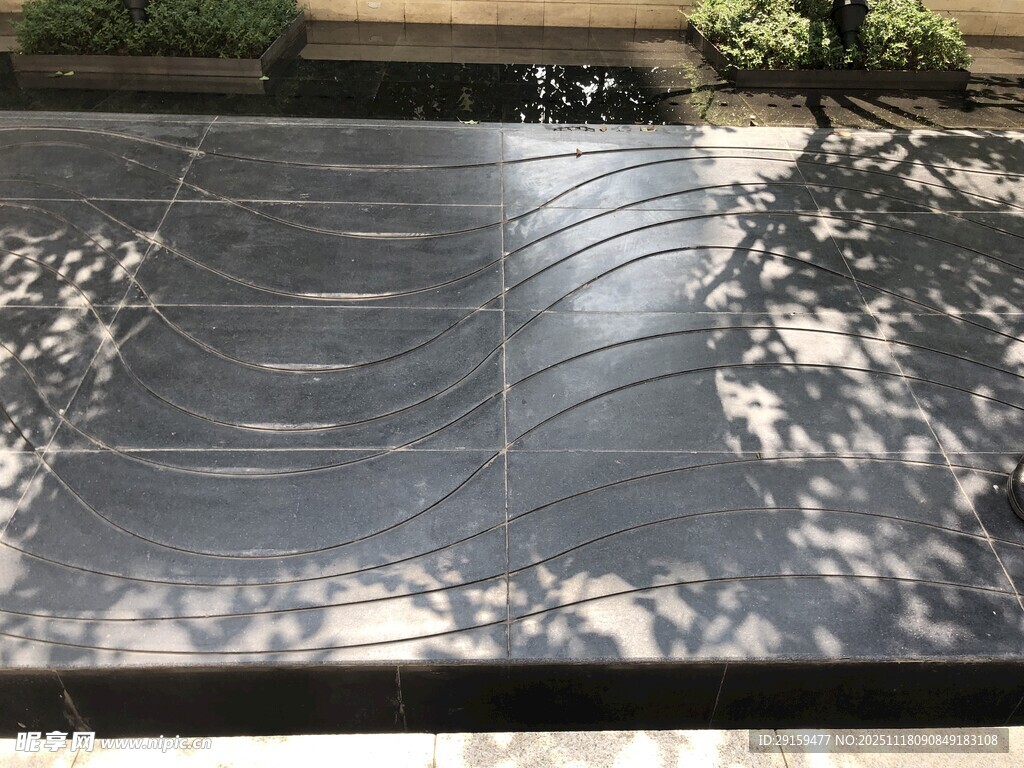 户外金属材质反光地面