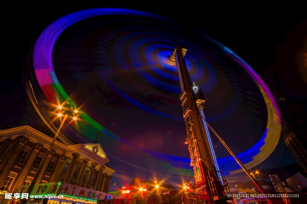 夜下绚丽摩天轮