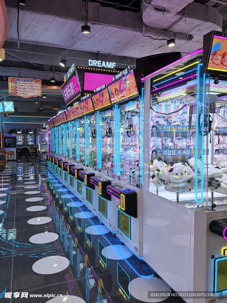 室内抓娃娃机排列场景