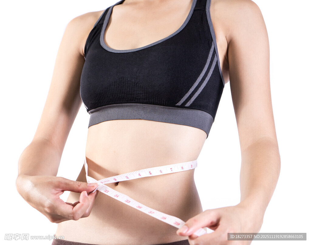 女性量腰围展现健身成果