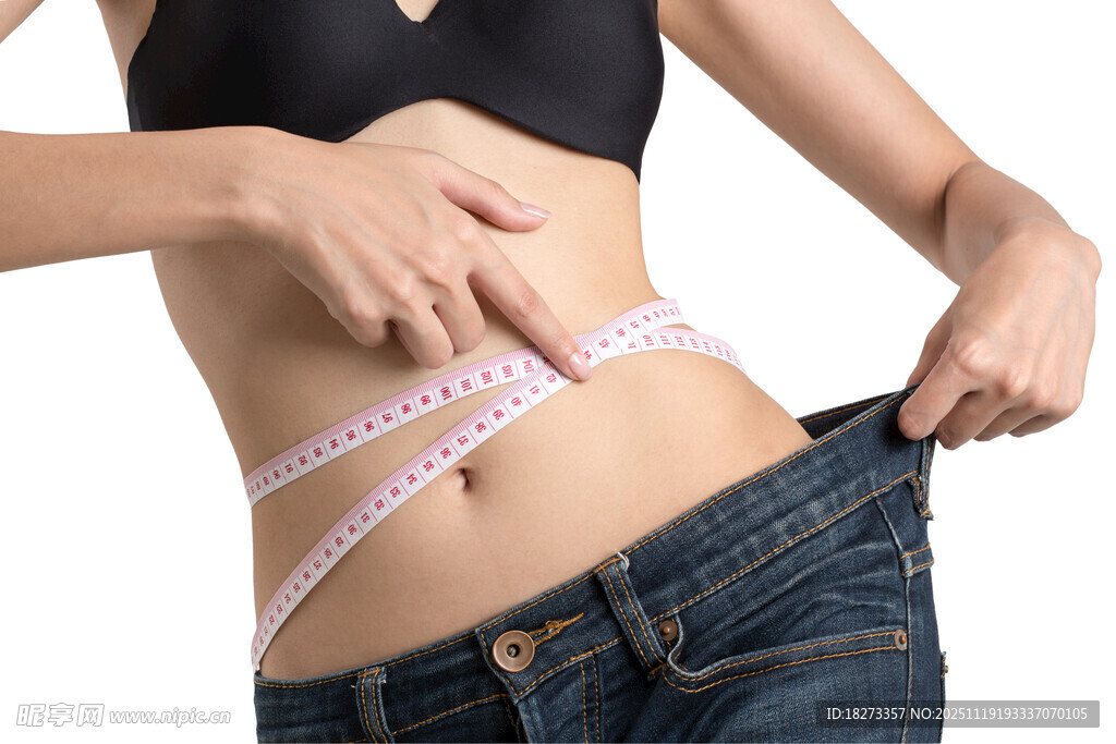 女性测量腰围展示身材变化