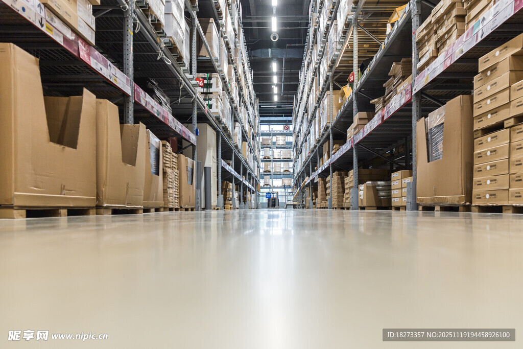 大型仓库内景展示