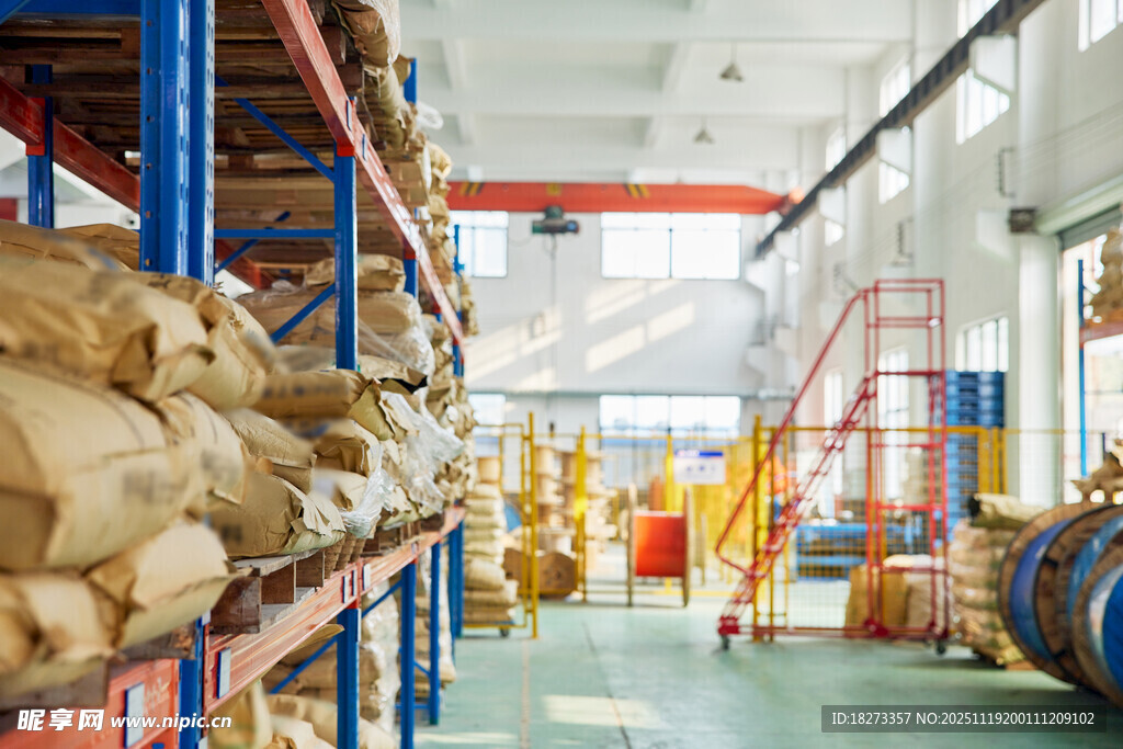 现代化仓库内部存储场景