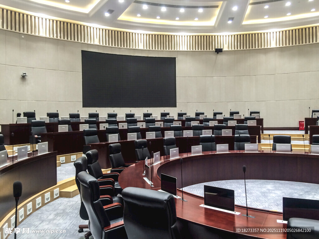 现代会议室内部场景