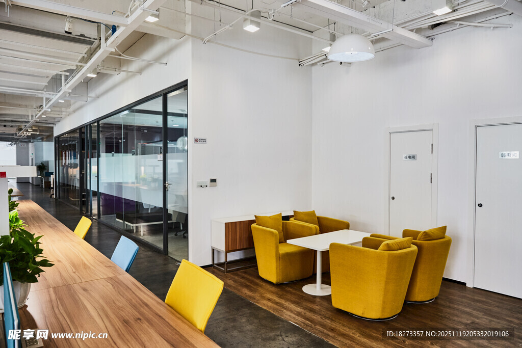 现代简约风格办公休息区