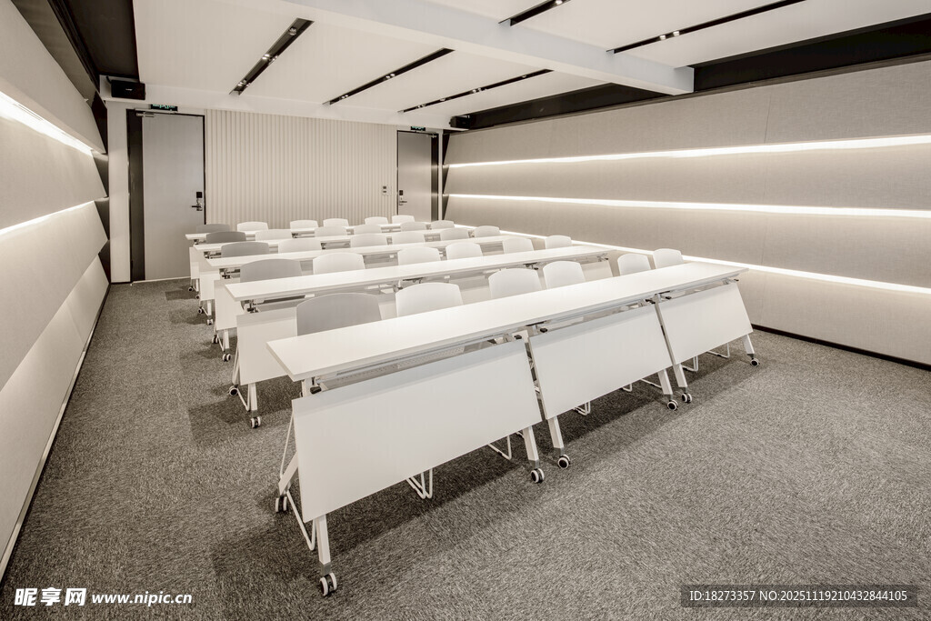 现代简约风格会议室