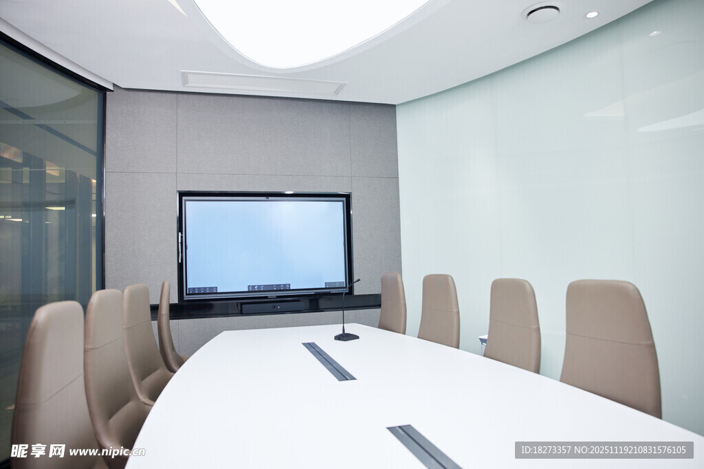 现代简约风格会议室
