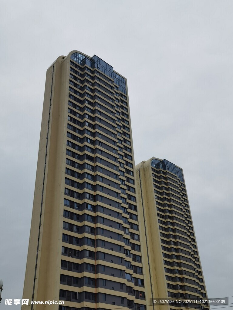 两栋高层住宅楼