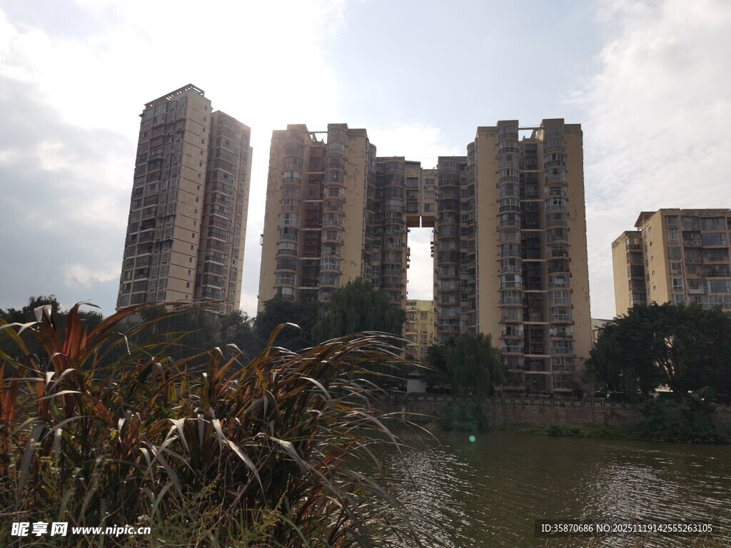 河畔高层住宅景观
