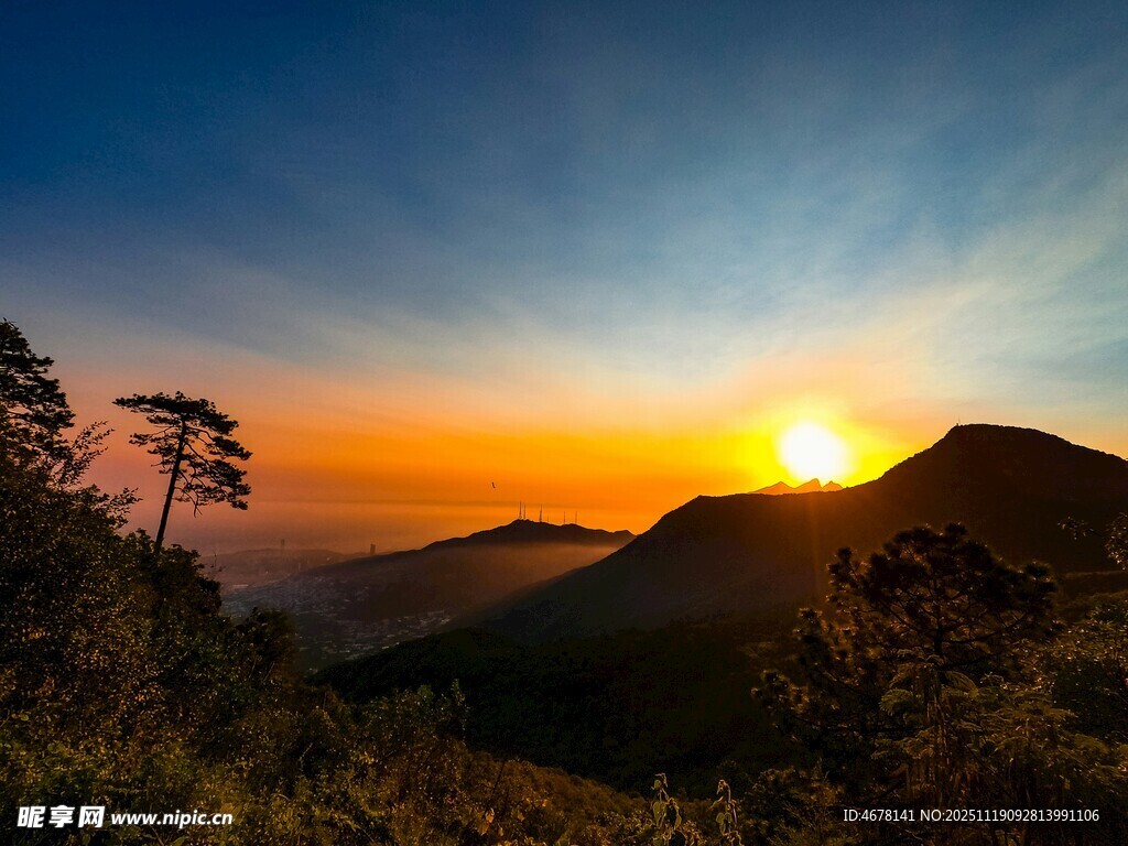 山间壮丽日出美景
