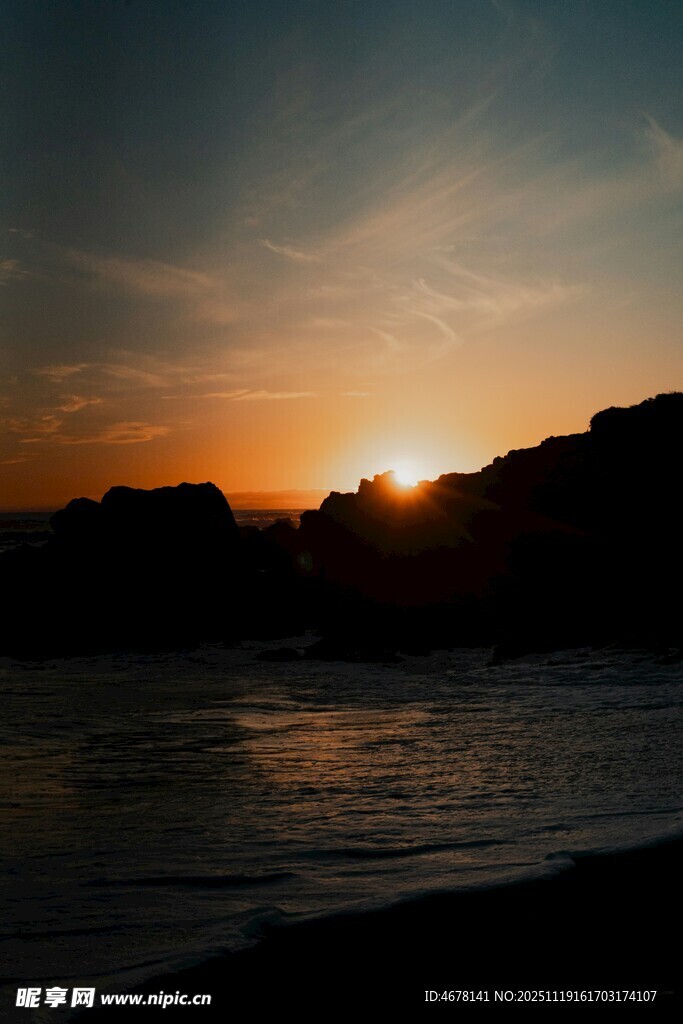 日落时分的海边美景