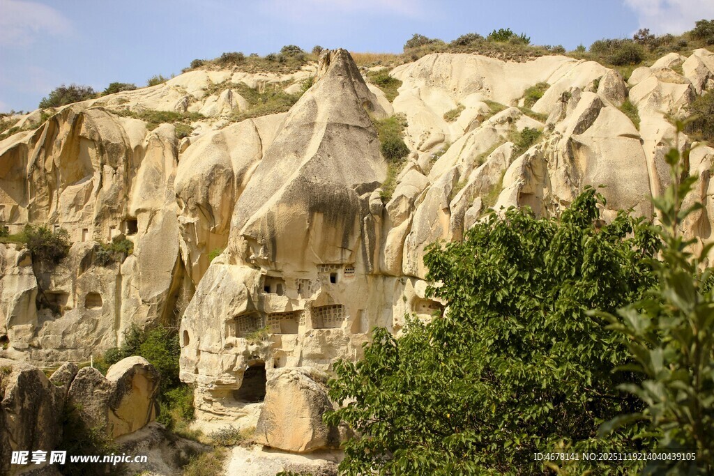 卡帕多西亚独特岩石地貌景观