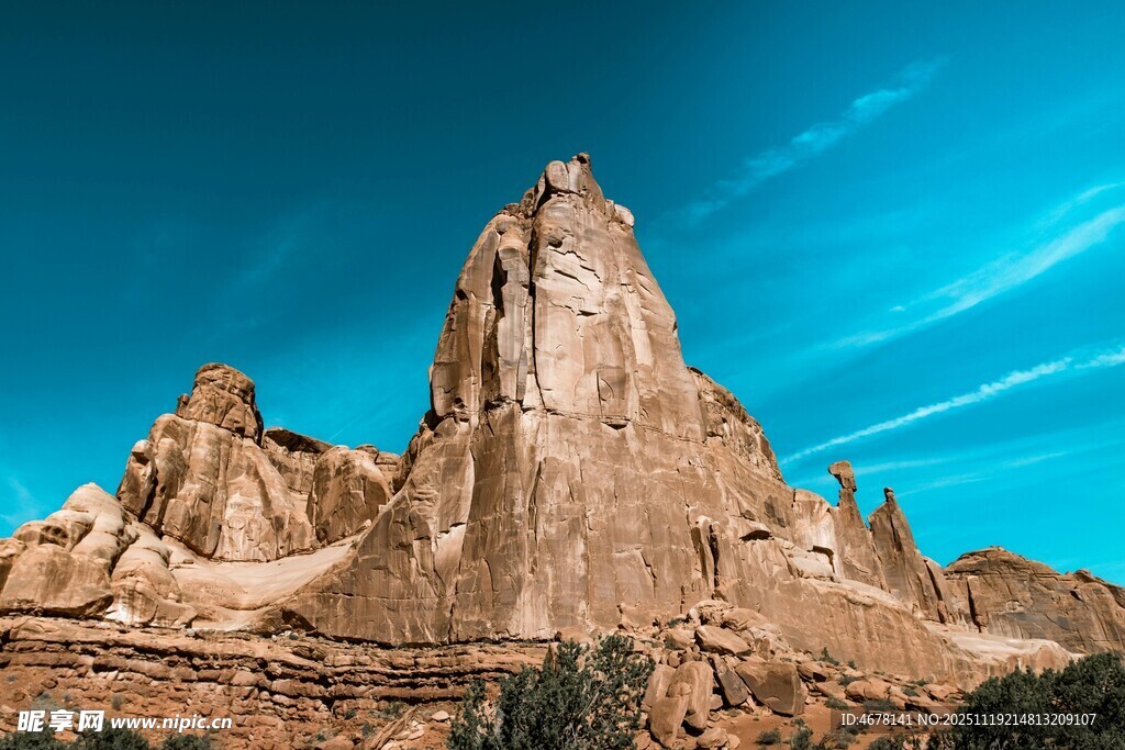 壮丽沙漠奇峰景观