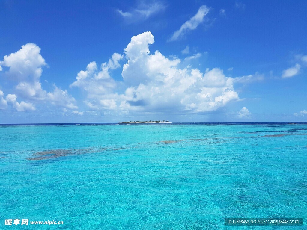 梦幻蓝色海洋美景