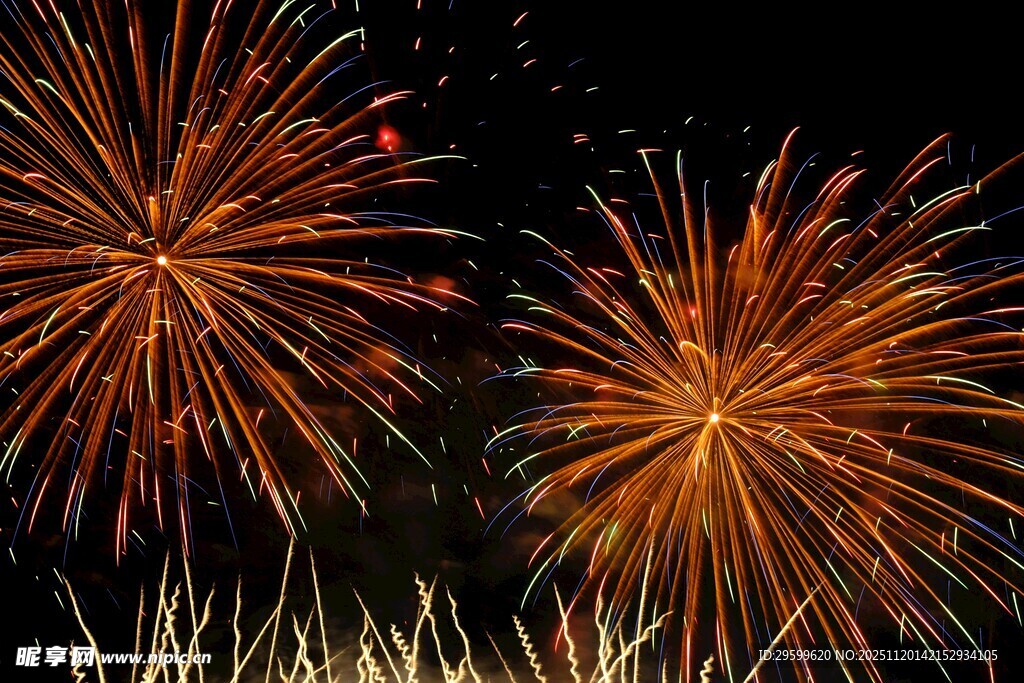 夜空中绚烂的烟花绽放