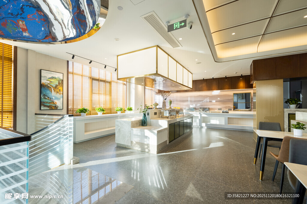 现代明亮的办公休息区空间