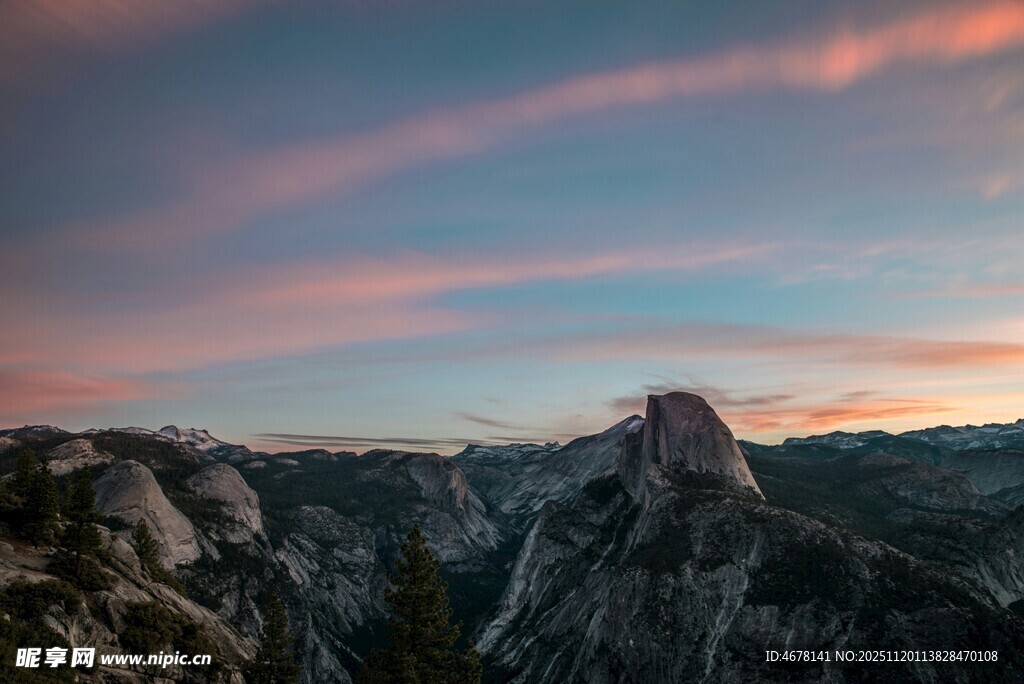 壮丽山间晚霞美景
