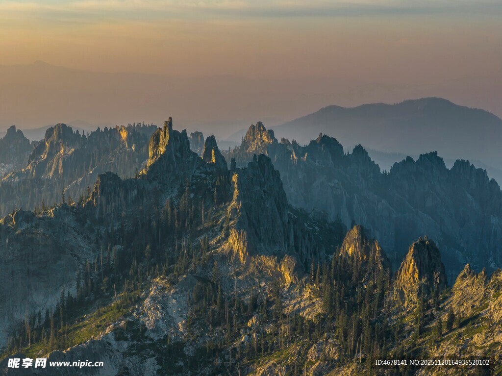 壮丽山景日出风光