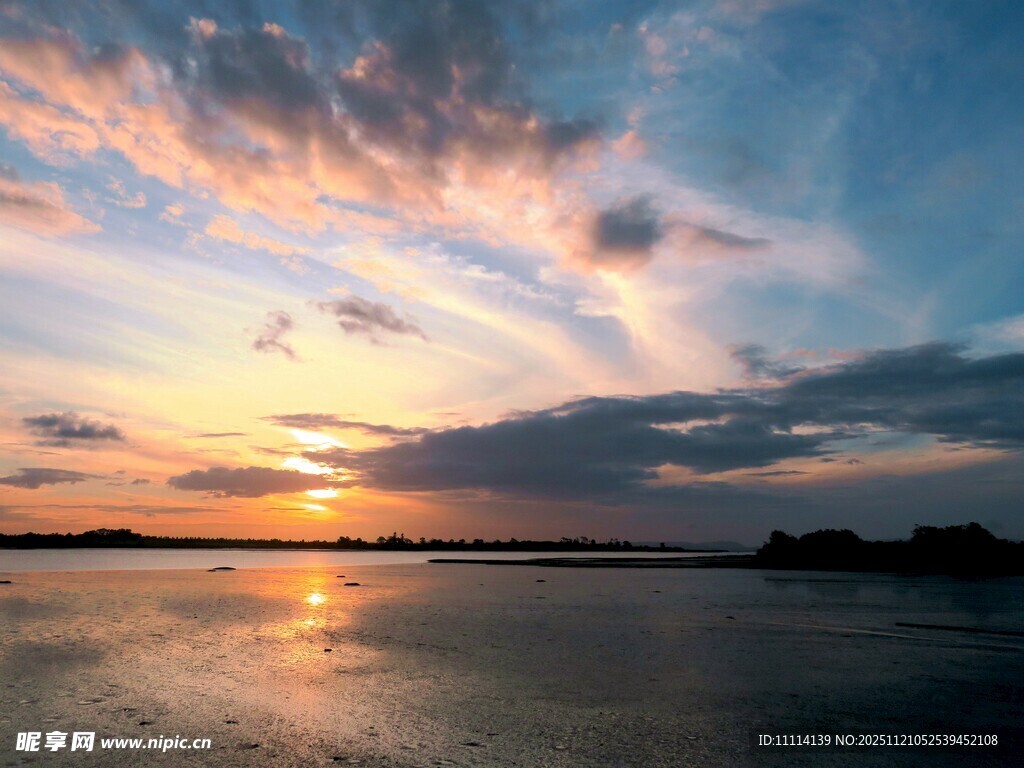 海滨绝美日落天空景色