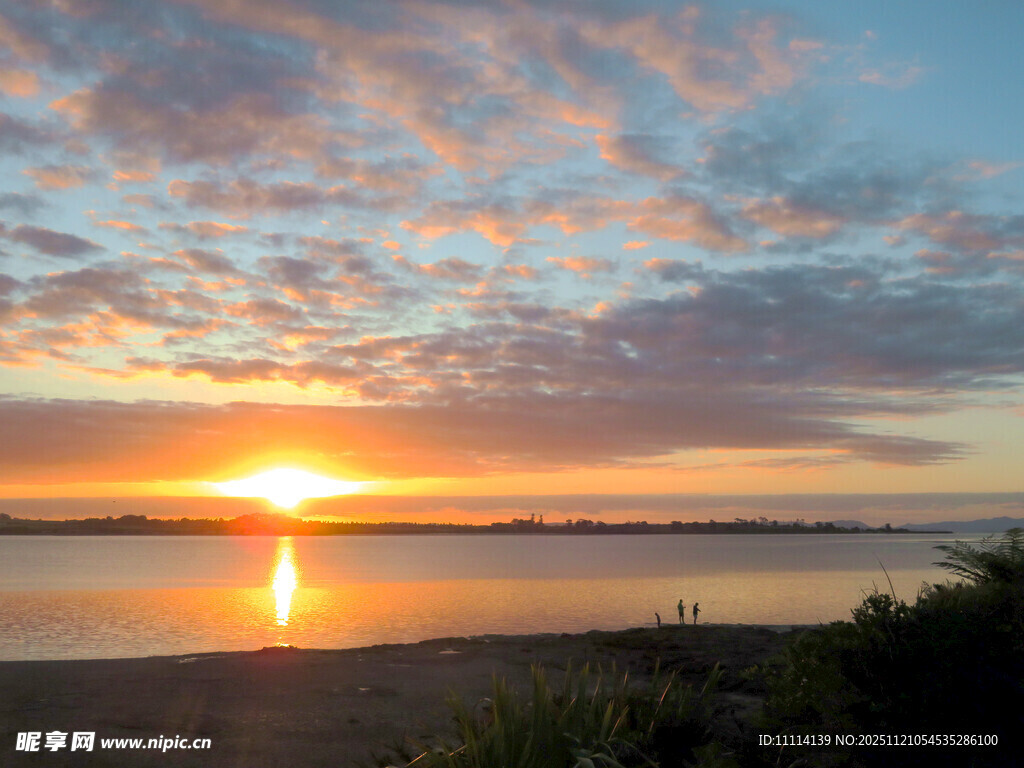 海边壮丽日出美景