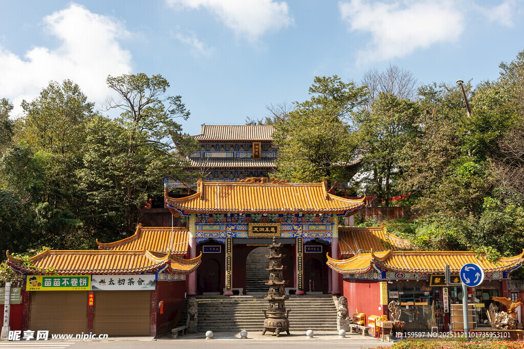 古色古香的中式寺庙建筑