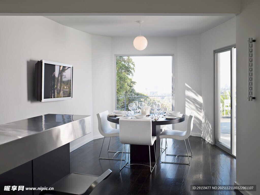 现代简约风格的室内餐厅