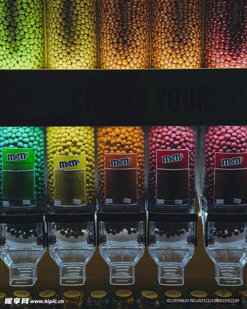 多彩调料瓶排列展示