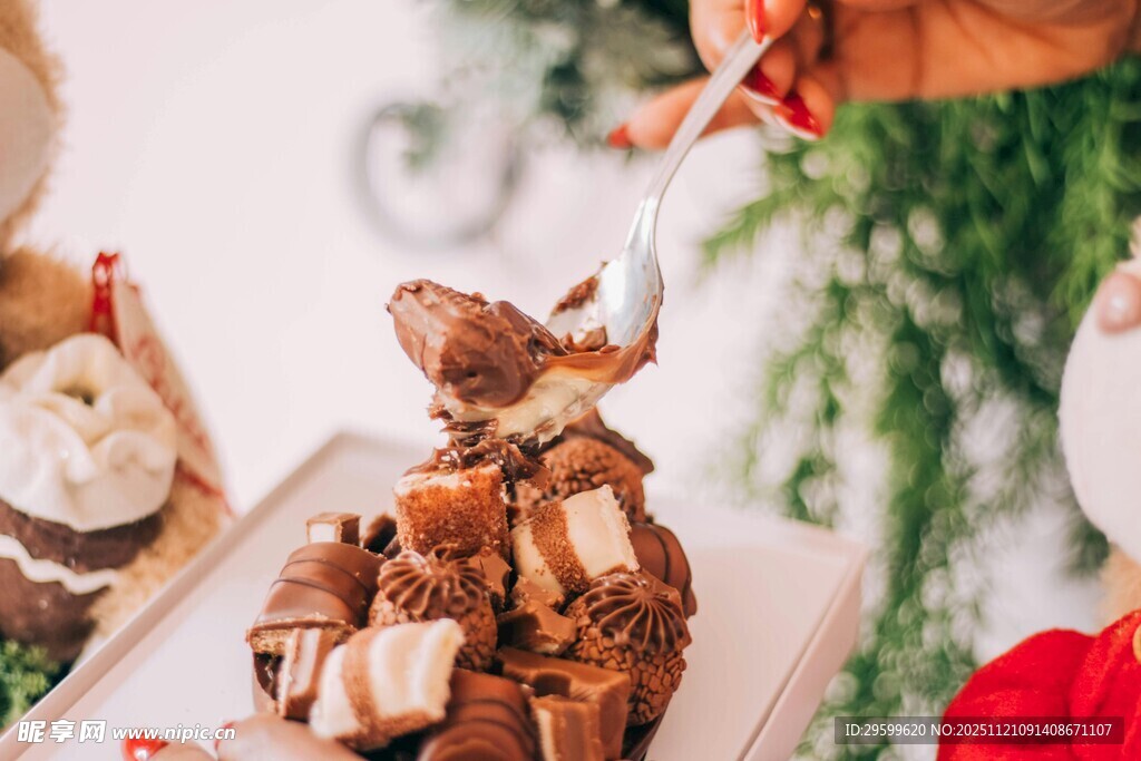 精致巧克力甜点诱人瞬间