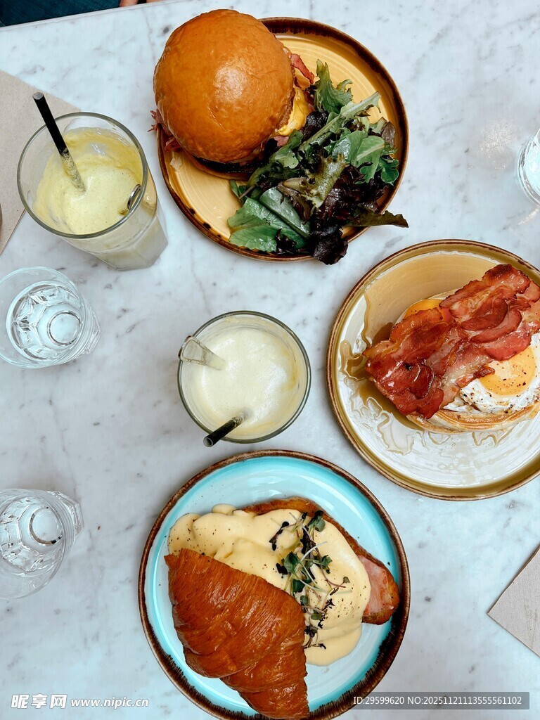 丰盛早餐美食摆盘展示