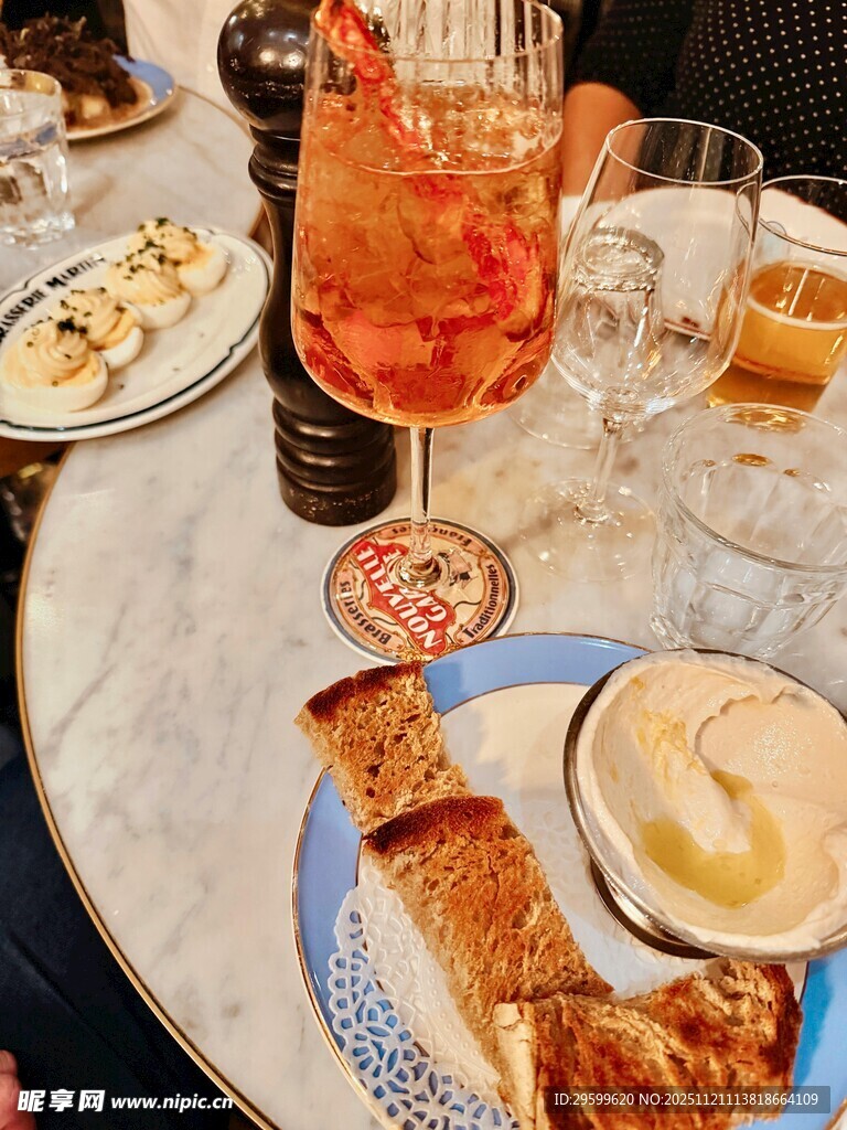 精致餐食与特色饮品