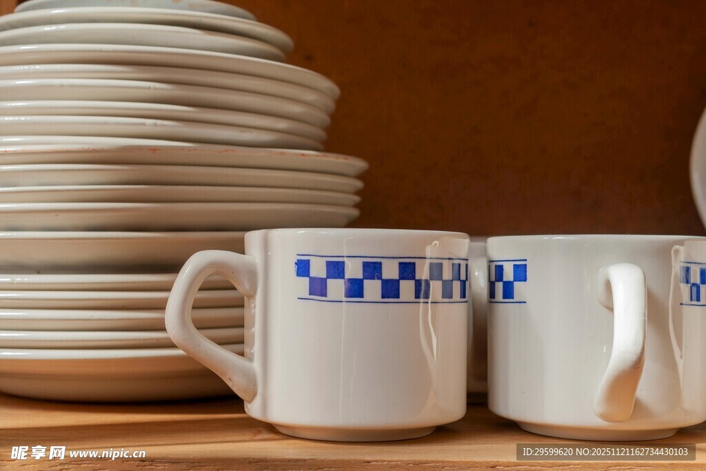 复古风蓝白格纹杯碟组合