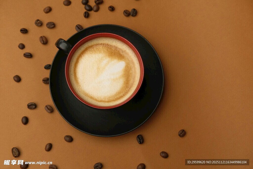 一杯精致拉花咖啡