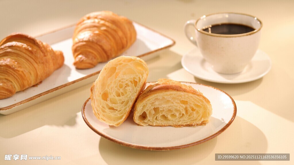 美味早餐面包与咖啡