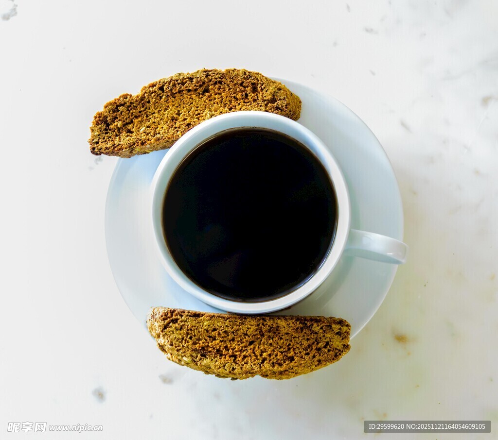 咖啡配饼干的惬意时光