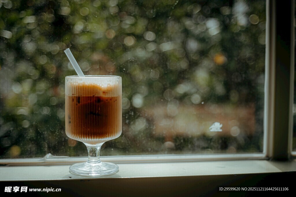 窗边的美味冰饮