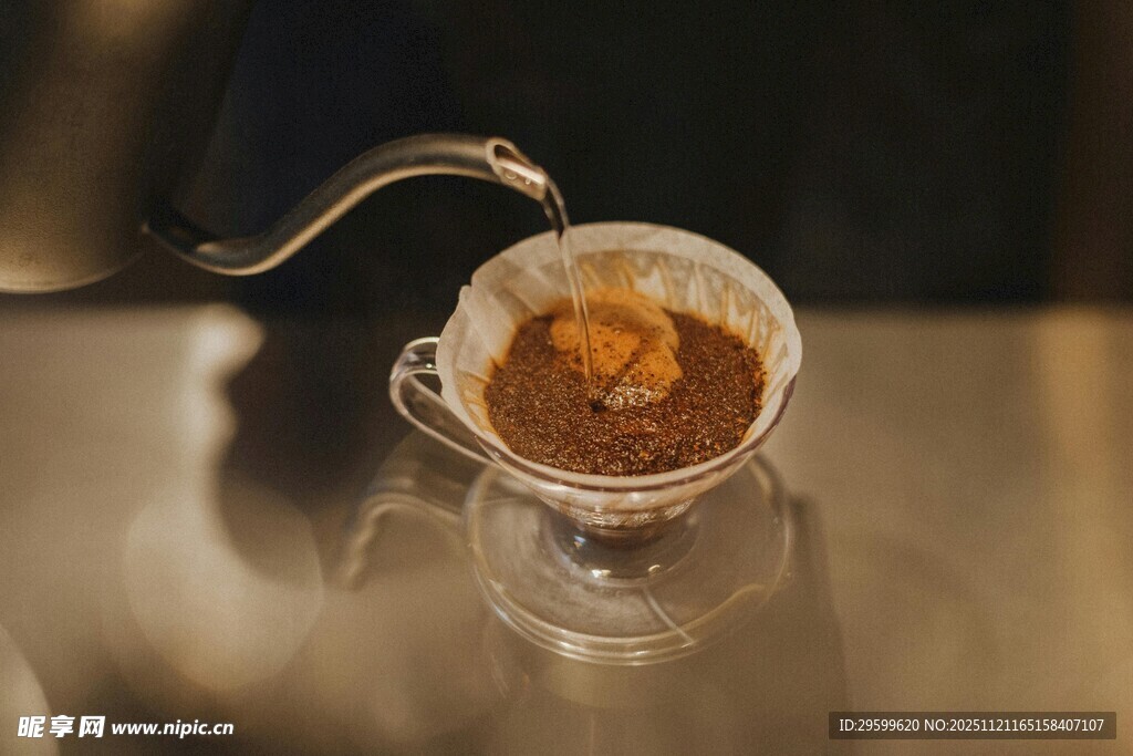 手冲咖啡制作瞬间