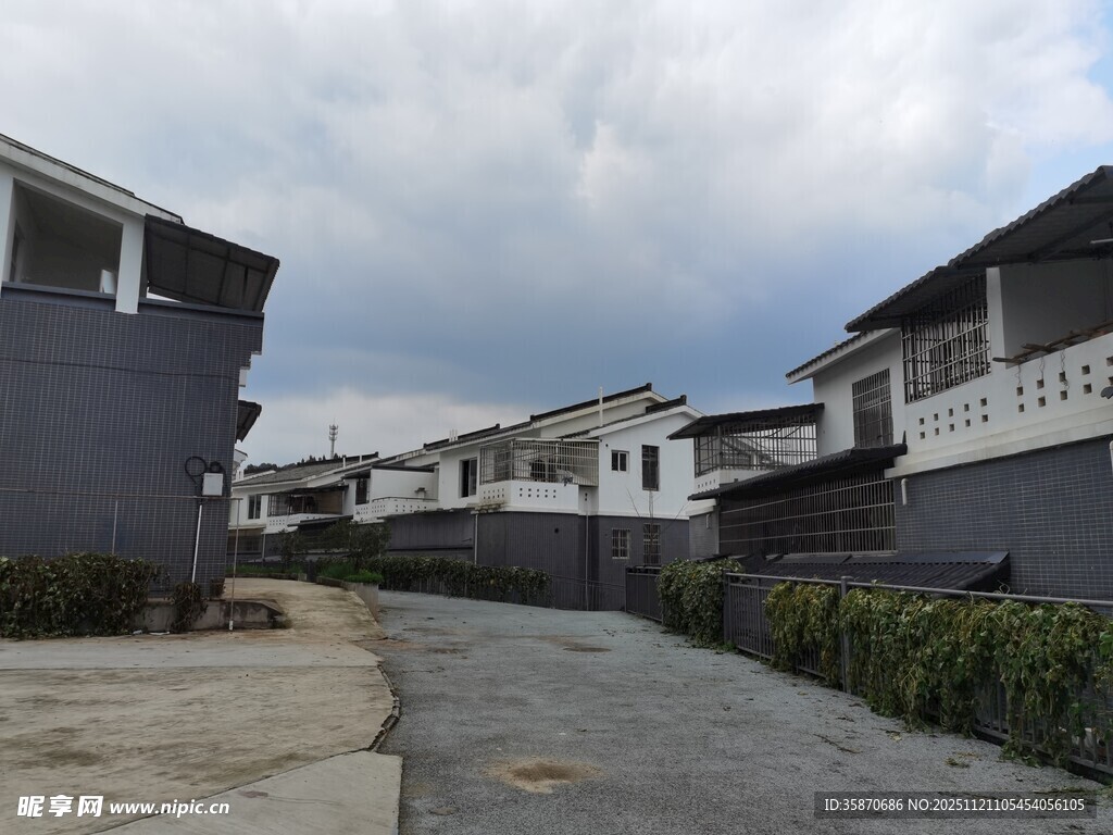 现代风格住宅区街道景观