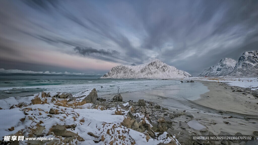 冬日海岸雪覆美景