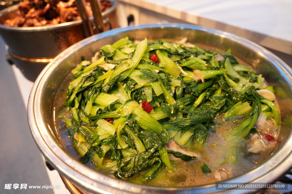 新鲜翠绿蔬菜大盆菜