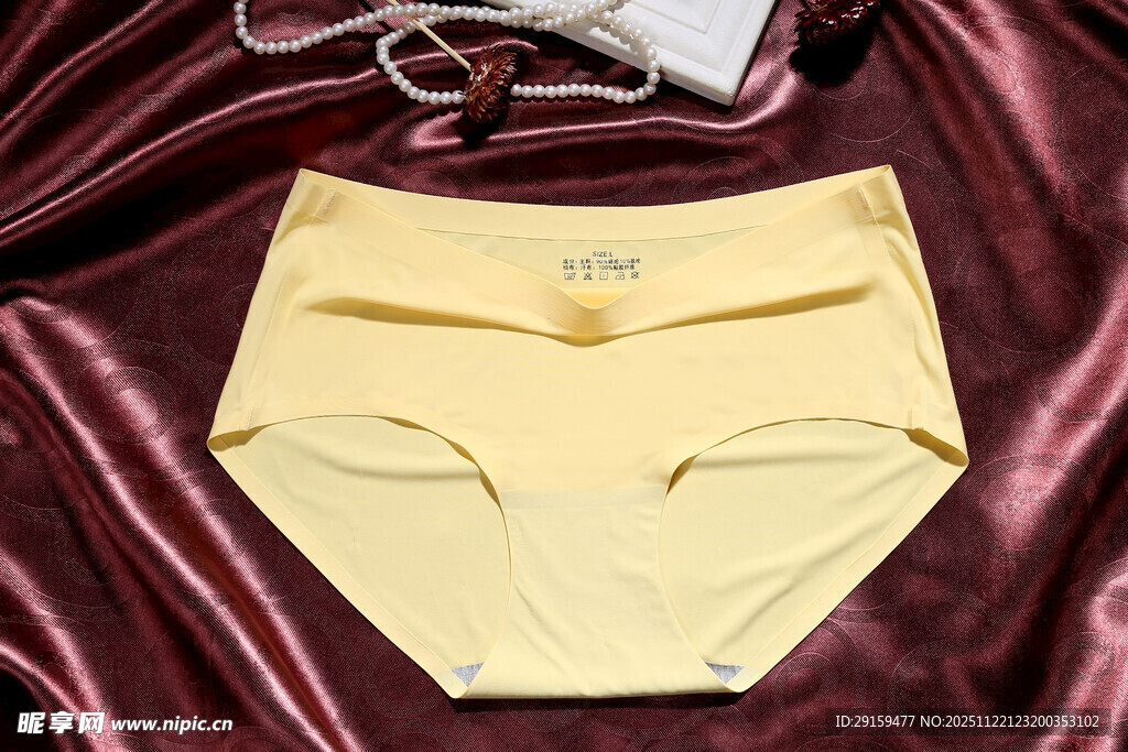 黄色女士内裤展示