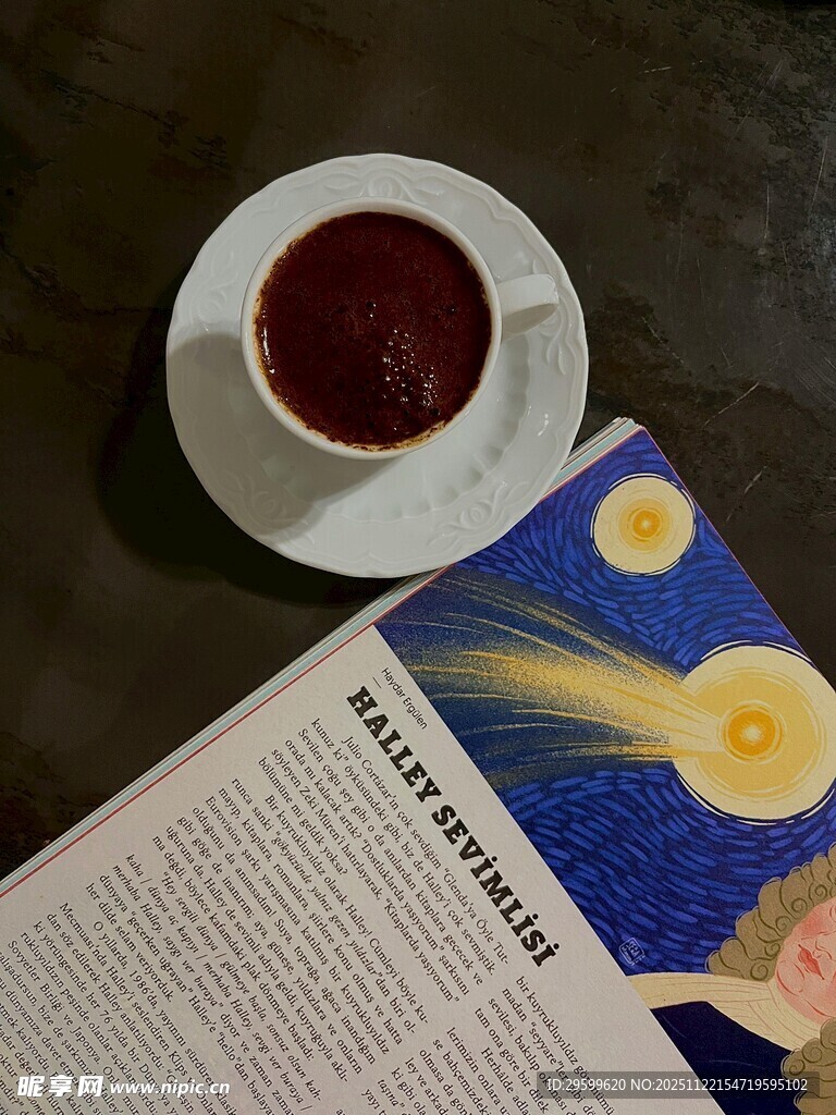 咖啡相伴的惬意阅读时光