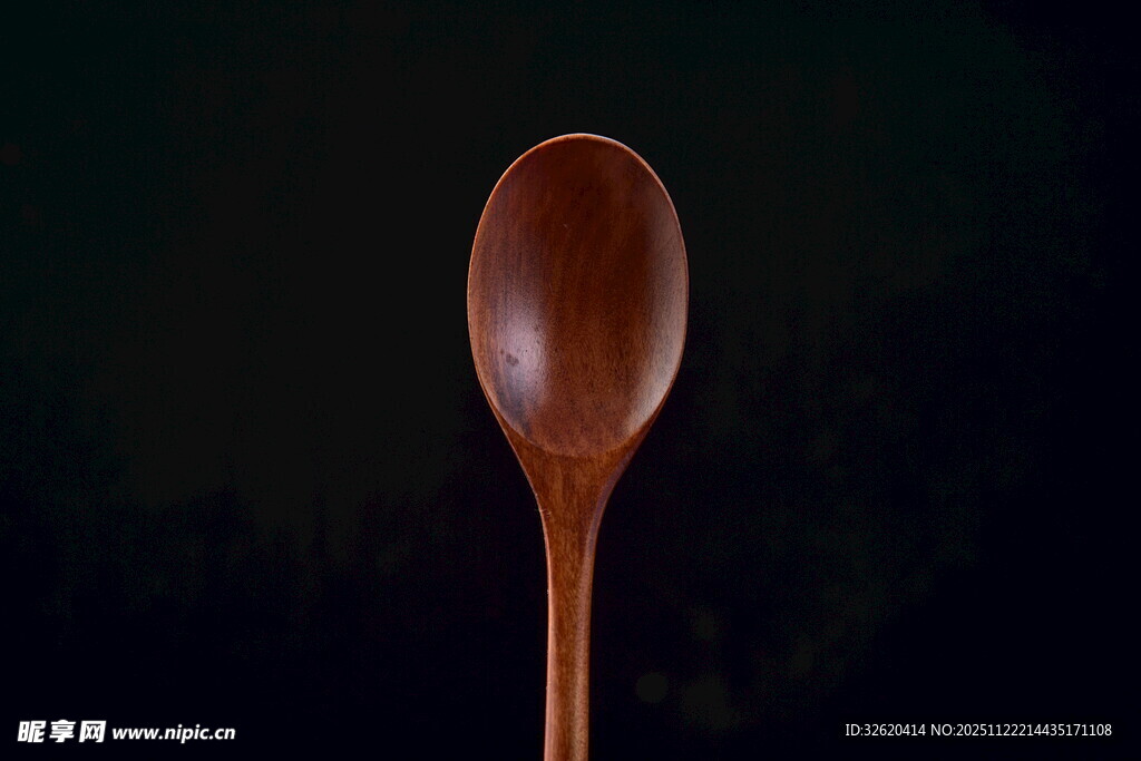 棕色木勺