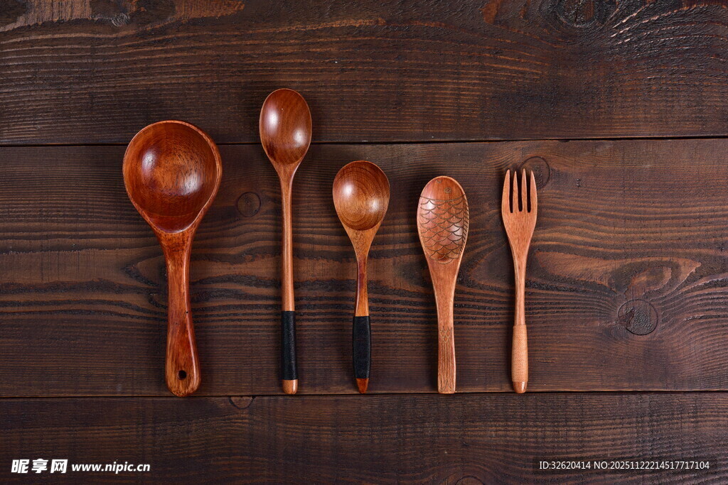 木质勺子组合展示