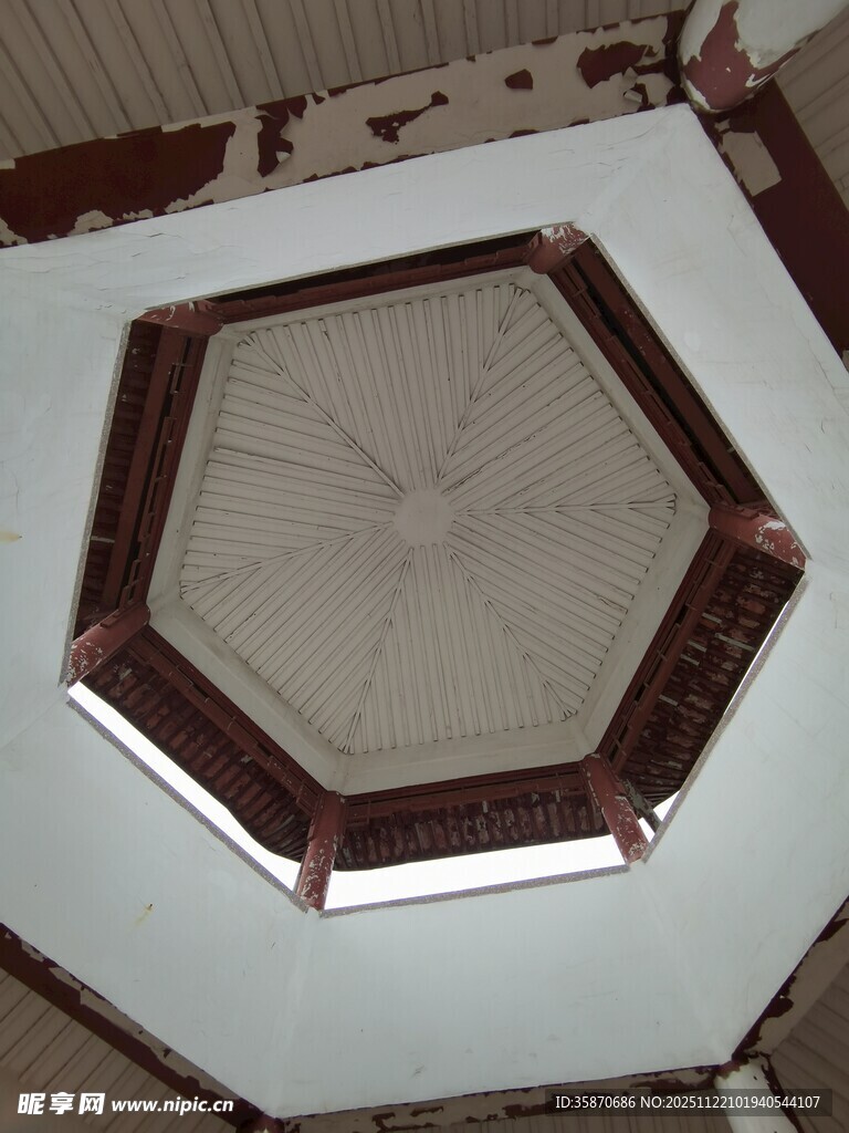 六边形天花板装饰细节