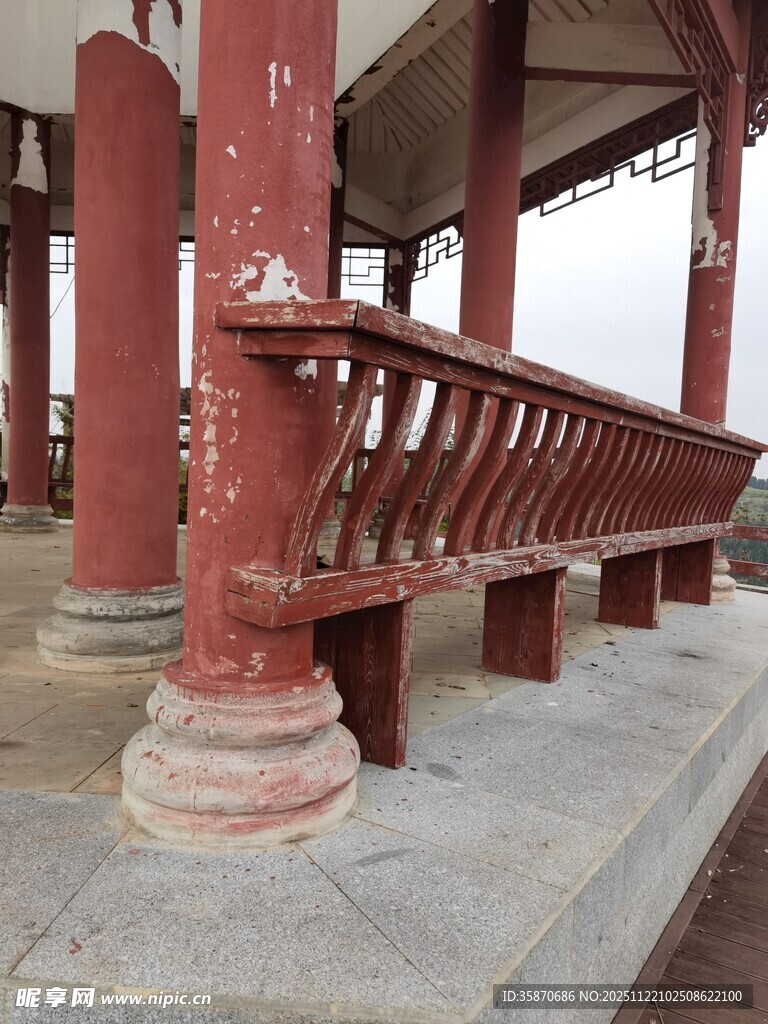 古色古香的中式亭廊长椅