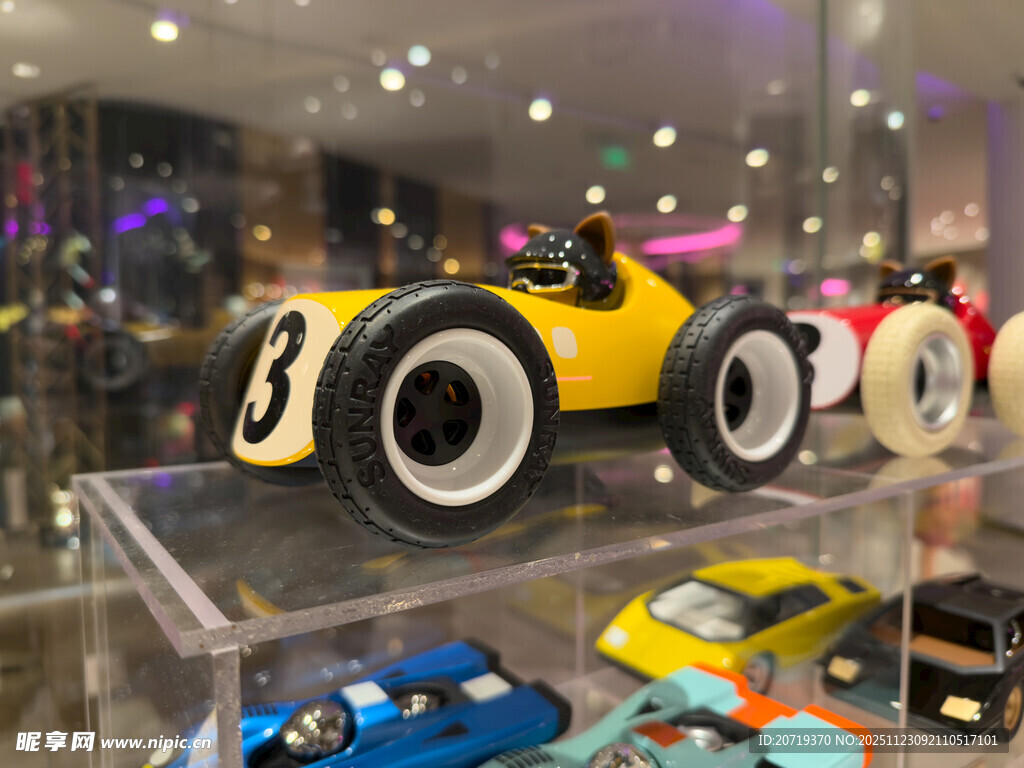 复古赛车模型展示