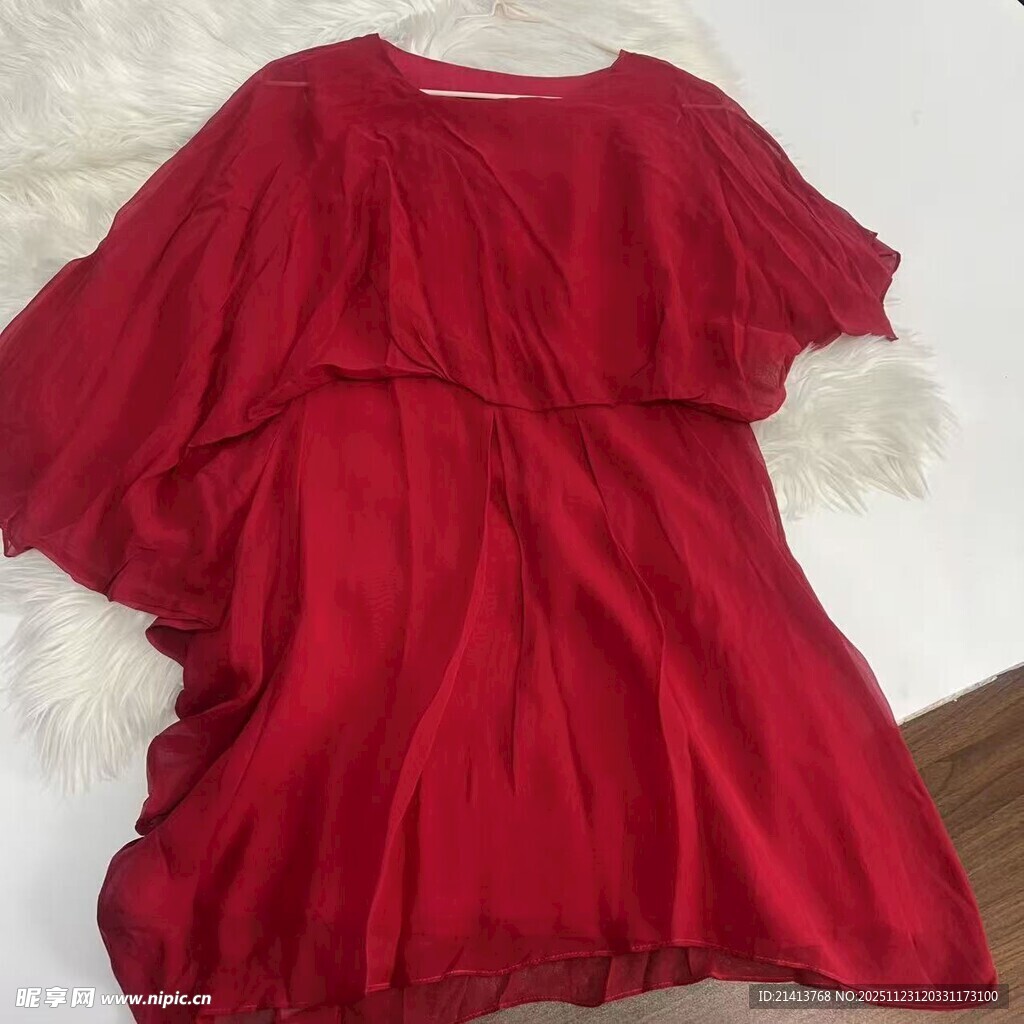 红色宽松荷叶边短袖连衣裙