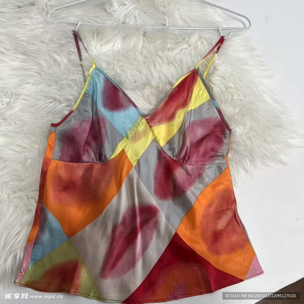 多彩印花吊带女上衣