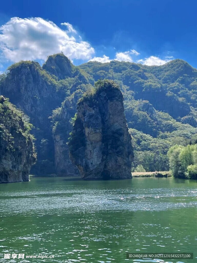 秀丽山水风光图
